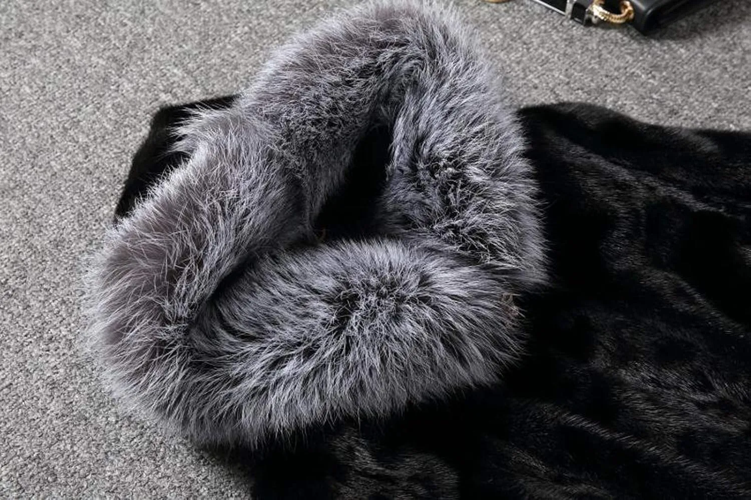 OIOLOYJM Oversized Faux Fur Hooded Coats Winter Fashion Coats Womens Warm Hooded Jacket Thick Padded Loose Fleece Outerwear