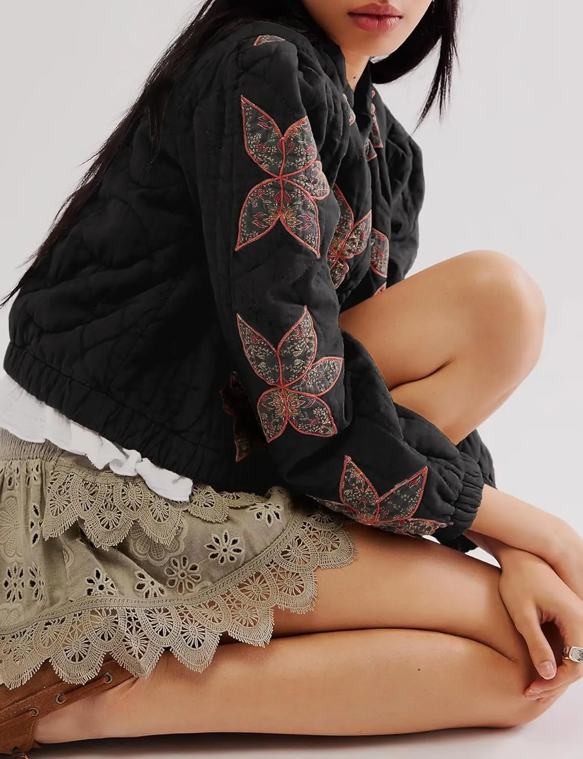 Women’s Floral Quilted Puffer Jacket Lightweight Cropped Embroidered Button Down Jacket Padded Coats with Pockets